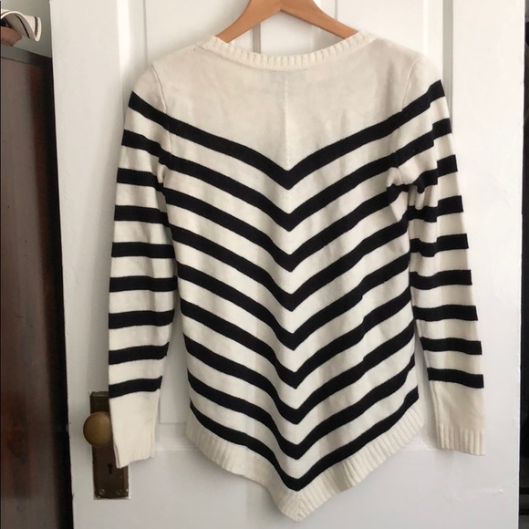 Slimming Black and White Striped AB Studio sweater - Picture 2 of 5